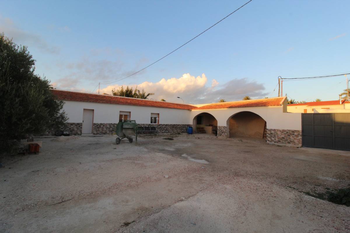 For sale: 8 bedroom finca in Crevillente