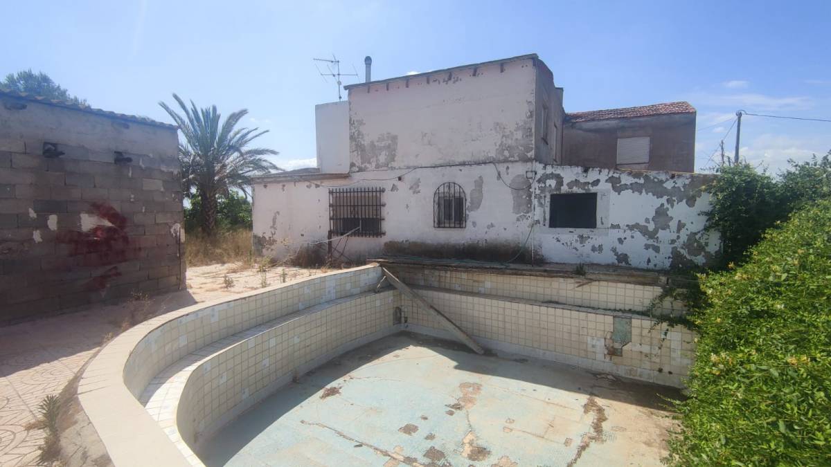 For sale: 5 bedroom finca in Albatera