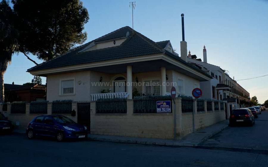 Resale - Detached House / Villa  - Almoradí