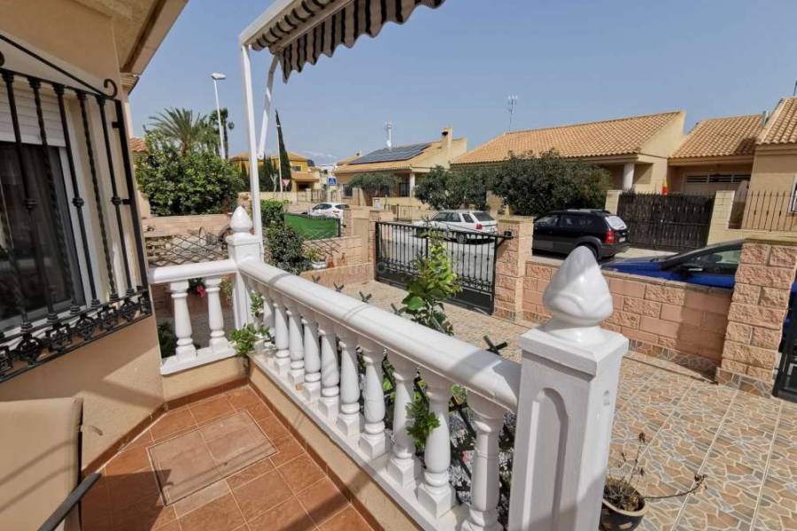 Resale - Detached House / Villa  - Almoradí