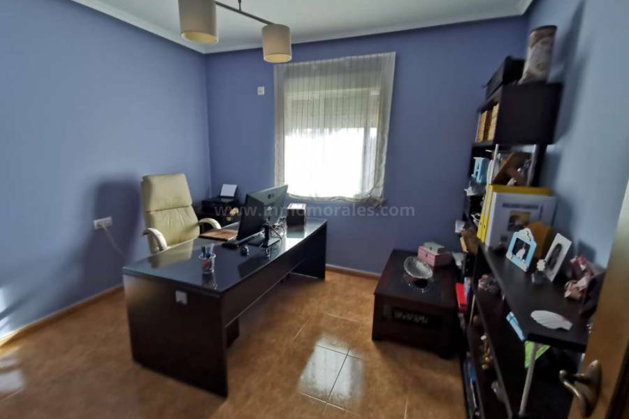 Herverkoop - Villa ( Finca ) - Catral