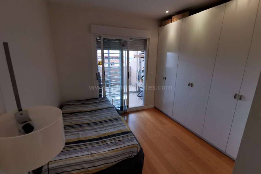 Herverkoop - Penthouse / Dakappartement - Almoradí