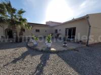 Venta - Villa con anexo - Crevillente - Crevillent