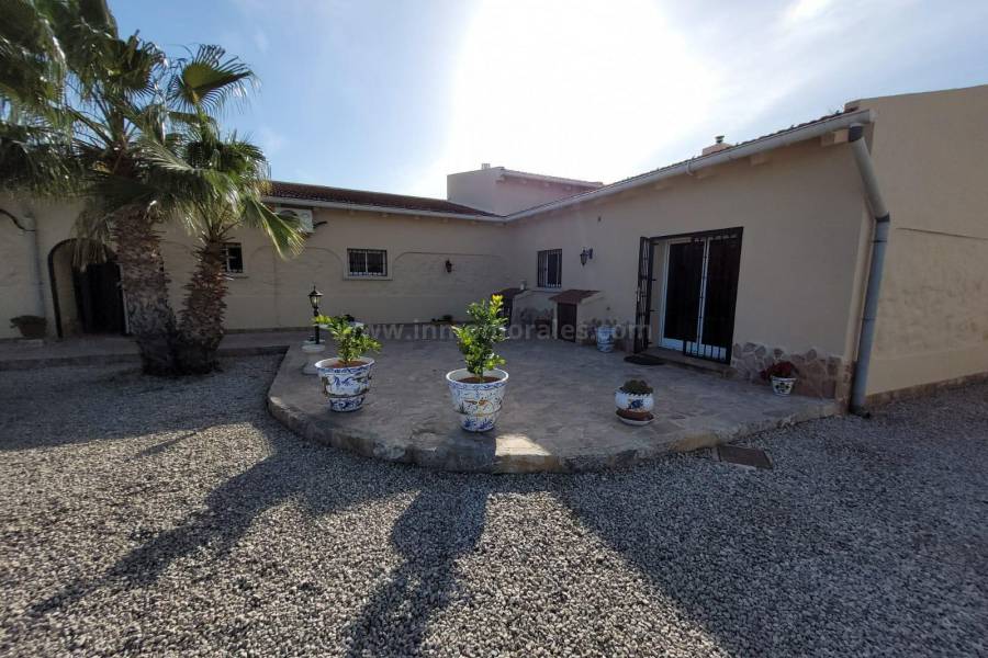 Venta - Villa con anexo - Crevillente - Crevillent