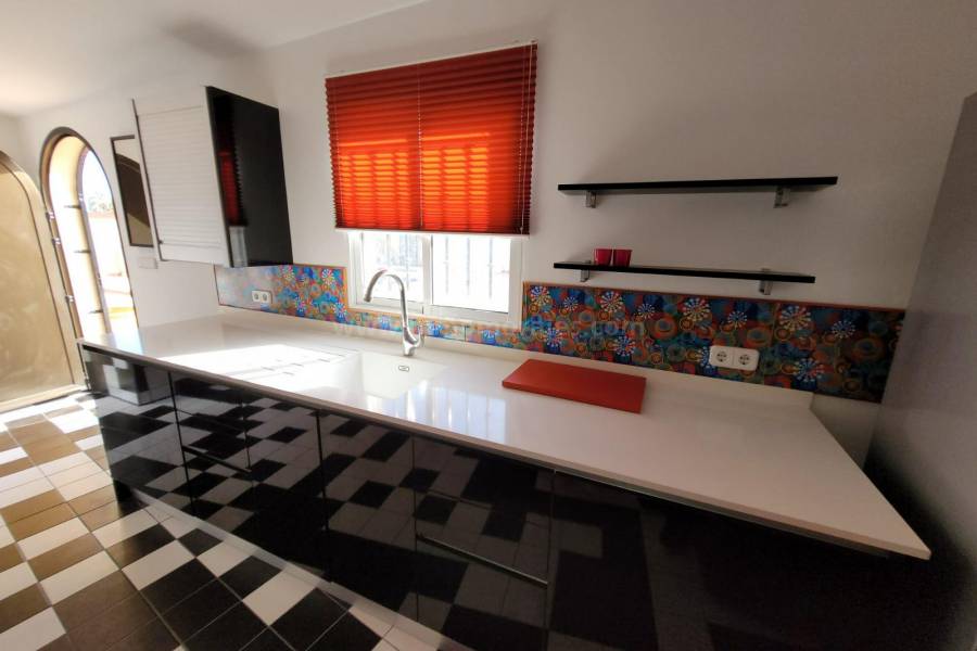 Venta - Villa con anexo - Crevillente - Crevillent