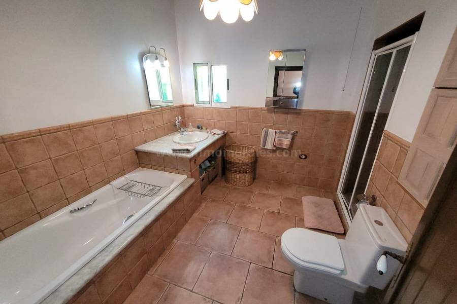 Venta - Villa con anexo - Crevillente - Crevillent