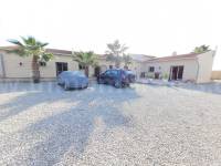 Venta - Villa con anexo - Crevillente - Crevillent