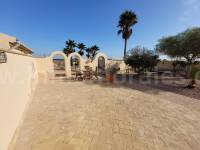 Venta - Villa con anexo - Crevillente - Crevillent