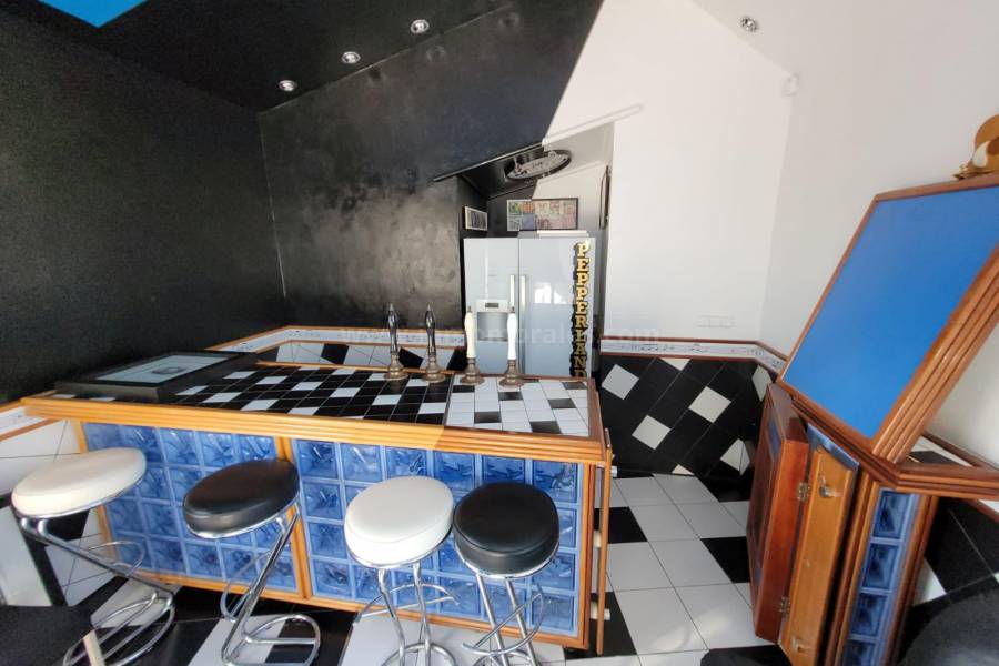 Venta - Villa con anexo - Crevillente - Crevillent