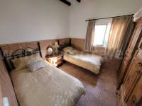 Venta - Villa con anexo - Crevillente - Crevillent