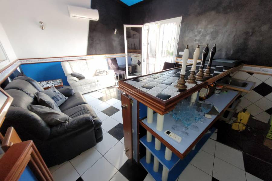 Venta - Villa con anexo - Crevillente - Crevillent