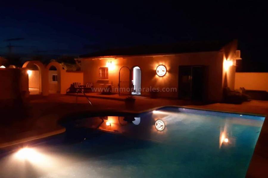 Venta - Villa con anexo - Crevillente - Crevillent