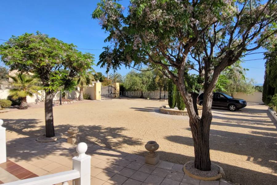 Venta - Villa con anexo - Crevillente - Crevillent