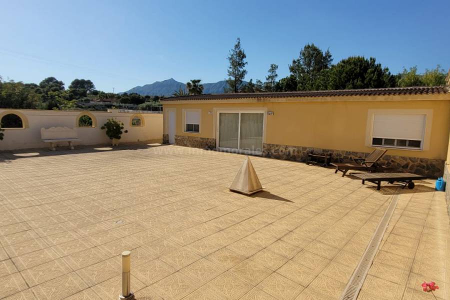 Venta - Villa con anexo - Crevillente - Crevillent