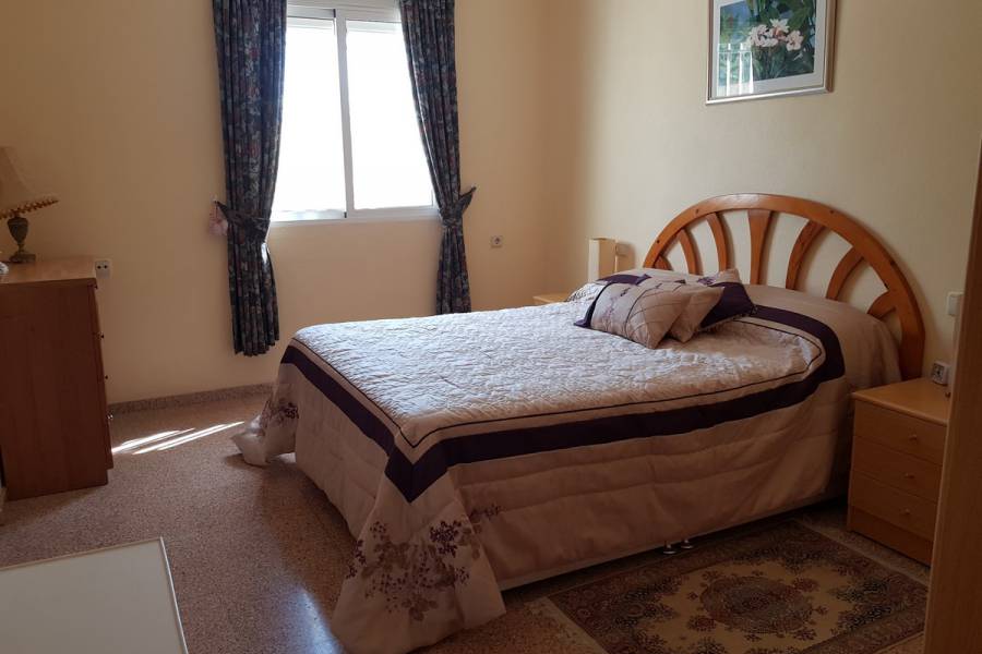 Venta - Villa con anexo - Crevillente - Crevillent