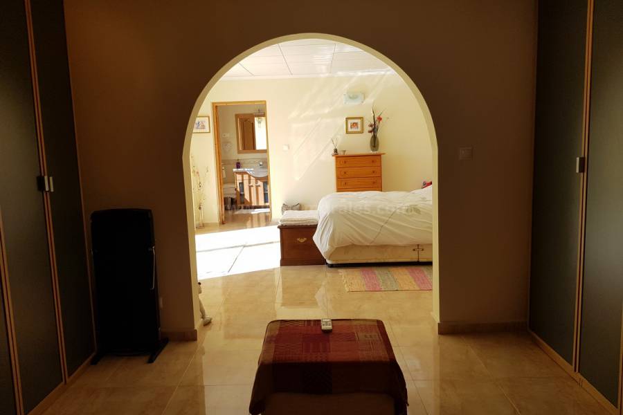 Venta - Villa con anexo - Crevillente - Crevillent