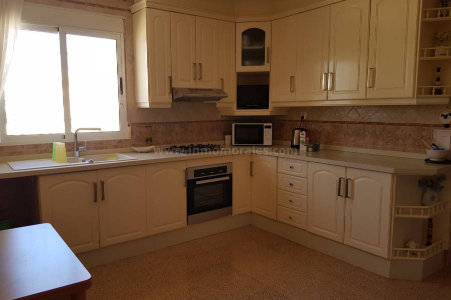 Venta - Villa con anexo - Crevillente - Crevillent