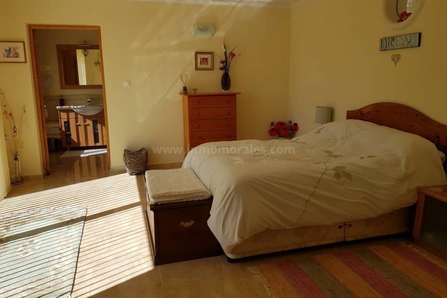 Venta - Villa con anexo - Crevillente - Crevillent