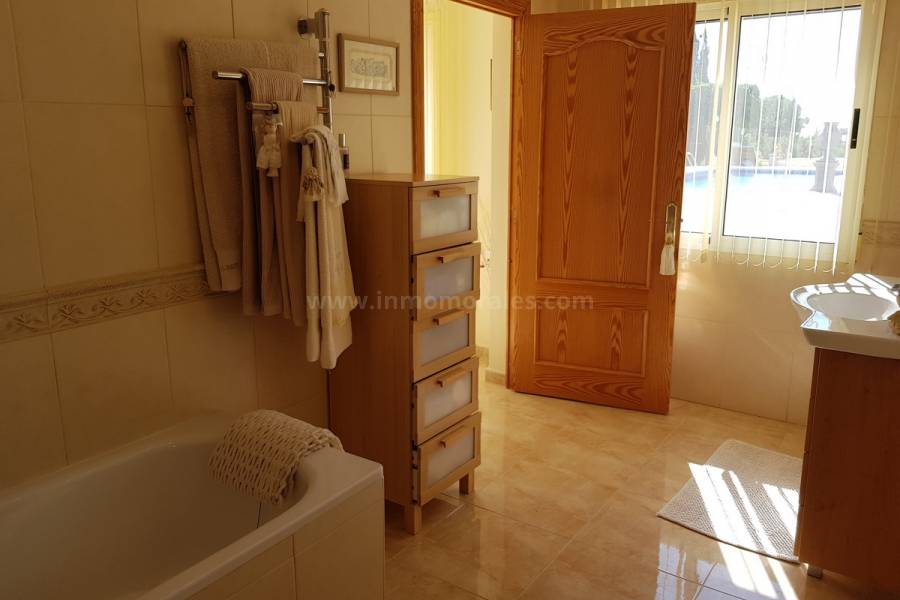 Venta - Villa con anexo - Crevillente - Crevillent