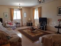 Venta - Villa con anexo - Crevillente - Crevillent