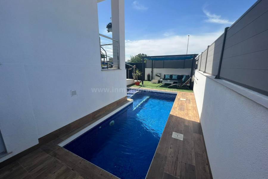 Resale - Semi detached Villa - Daya Nueva