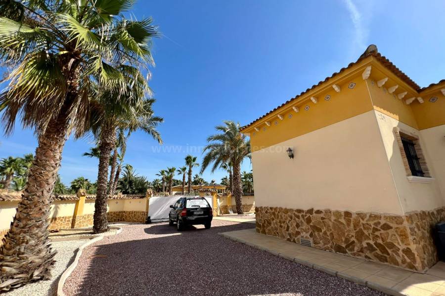 Herverkoop - Villa ( Finca ) - Catral