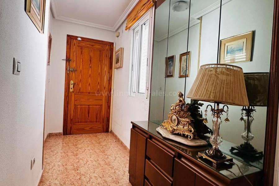 Resale - Apartment  - Torrevieja - Playa del Cura