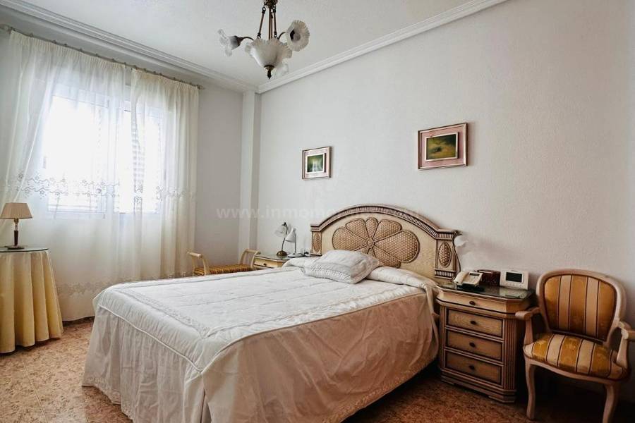 Resale - Apartment  - Torrevieja - Playa del Cura