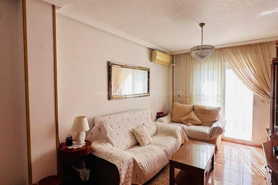 Resale - Apartment  - Torrevieja - Playa del Cura