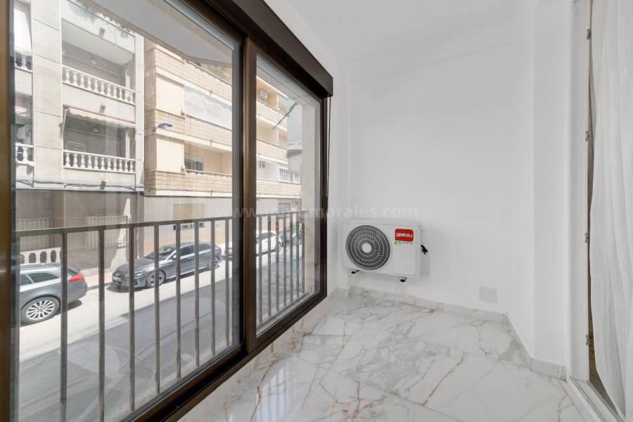 Resale - Apartment  - Torrevieja - Playa del Cura