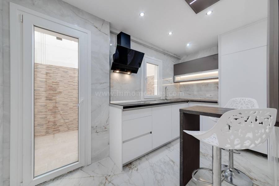 Resale - Apartment  - Torrevieja - Playa del Cura