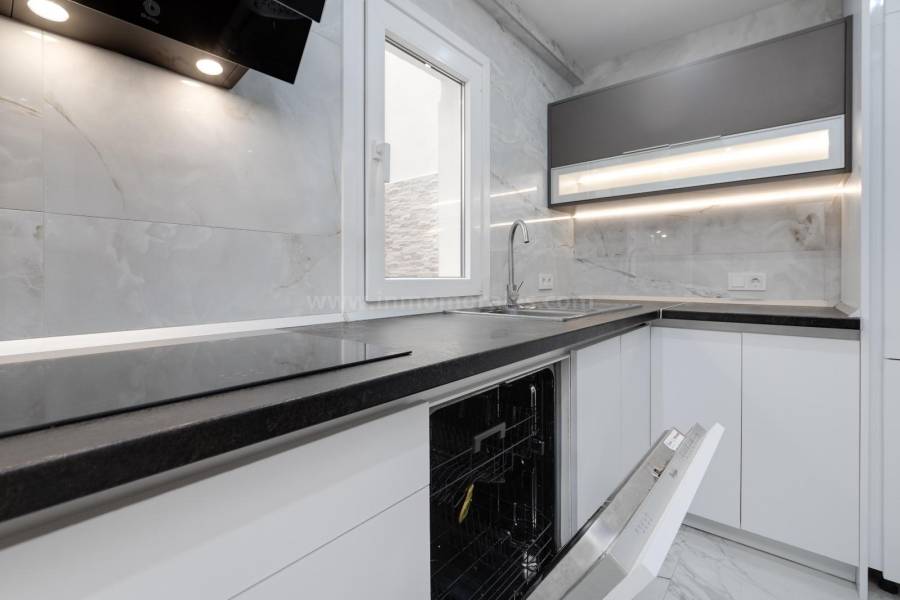 Resale - Apartment  - Torrevieja - Playa del Cura