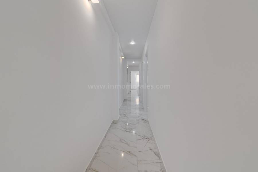 Resale - Apartment  - Torrevieja - Playa del Cura