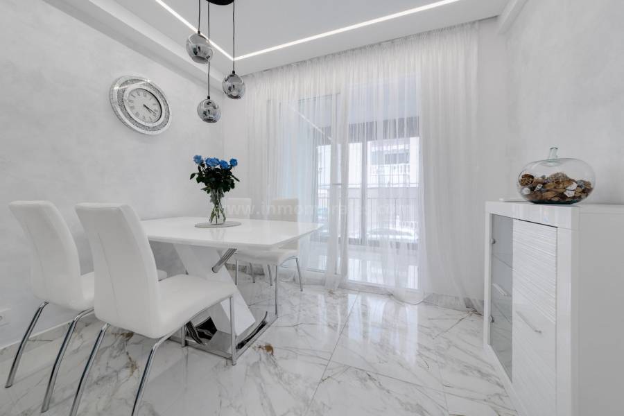 Resale - Apartment  - Torrevieja - Playa del Cura
