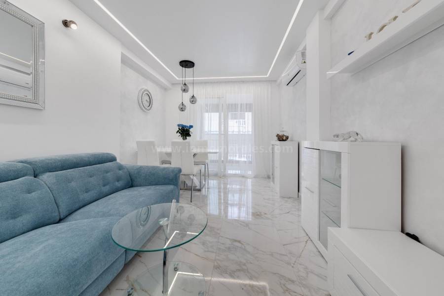 Resale - Apartment  - Torrevieja - Playa del Cura