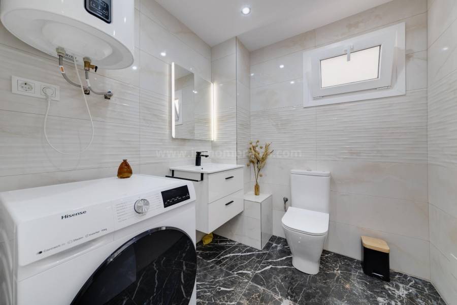Resale - Apartment  - Torrevieja - Playa del Cura