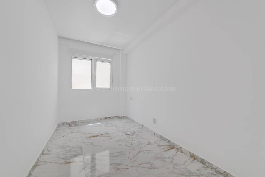 Resale - Apartment  - Torrevieja - Playa del Cura