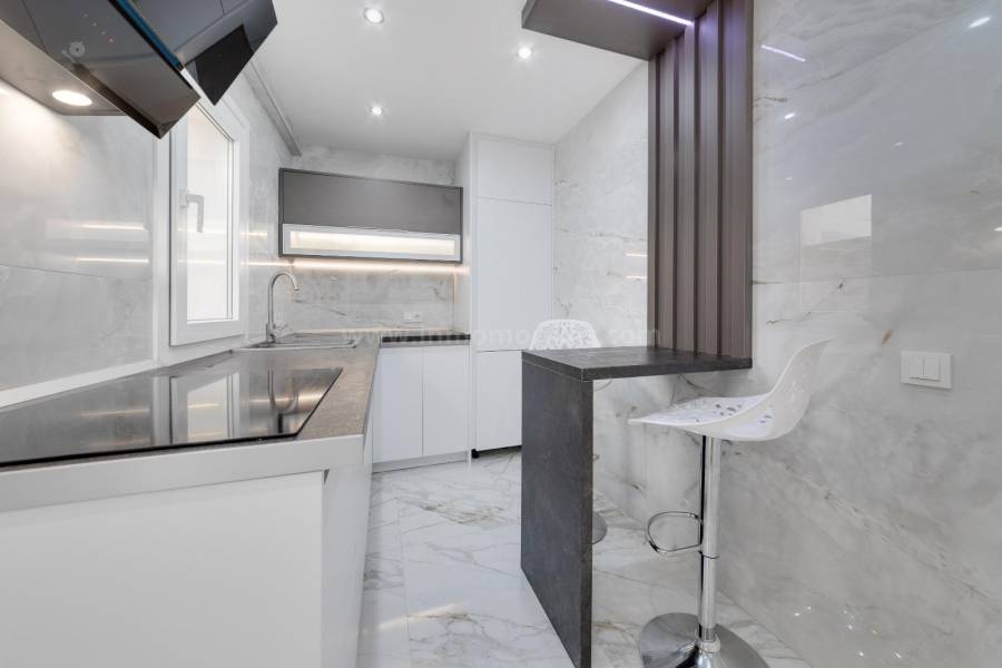 Resale - Apartment  - Torrevieja - Playa del Cura