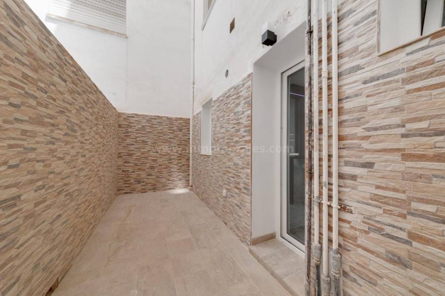 Resale - Apartment  - Torrevieja - Playa del Cura