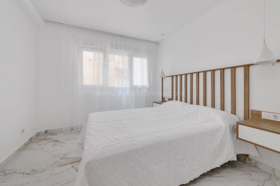 Resale - Apartment  - Torrevieja - Playa del Cura