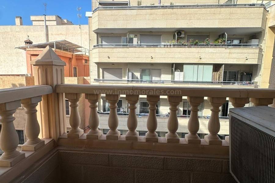 Resale - Apartment  - Torrevieja - Centro