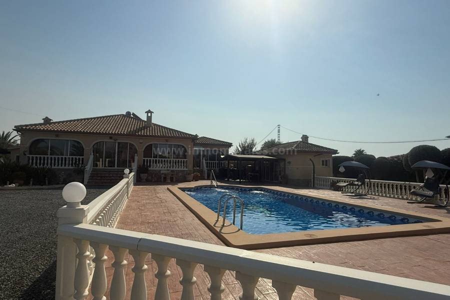 Venta - Villa con anexo - Catral