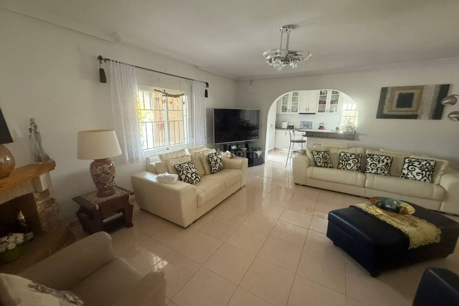 Venta - Villa con anexo - Catral