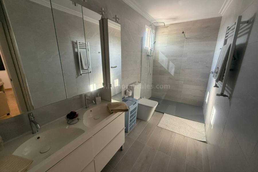 Venta - Villa con anexo - Catral