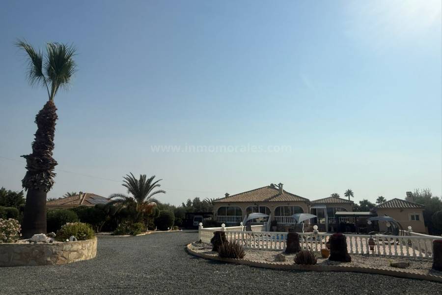 Venta - Villa con anexo - Catral