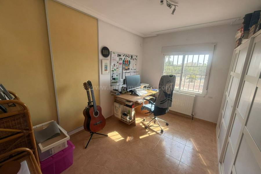 Venta - Villa con anexo - Catral