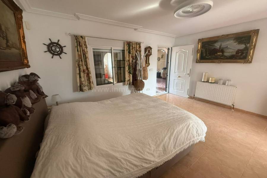 Venta - Villa con anexo - Catral