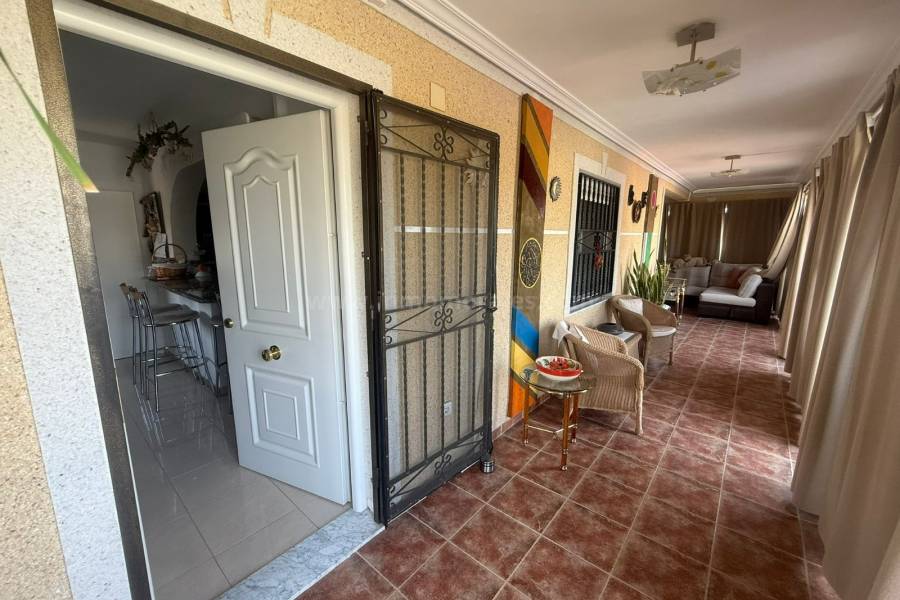 Venta - Villa con anexo - Catral