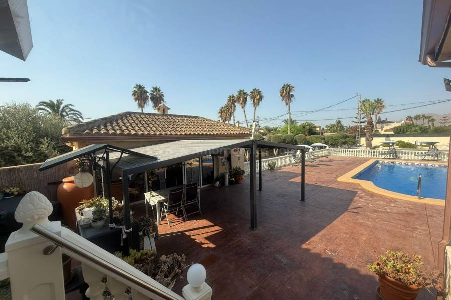 Venta - Villa con anexo - Catral