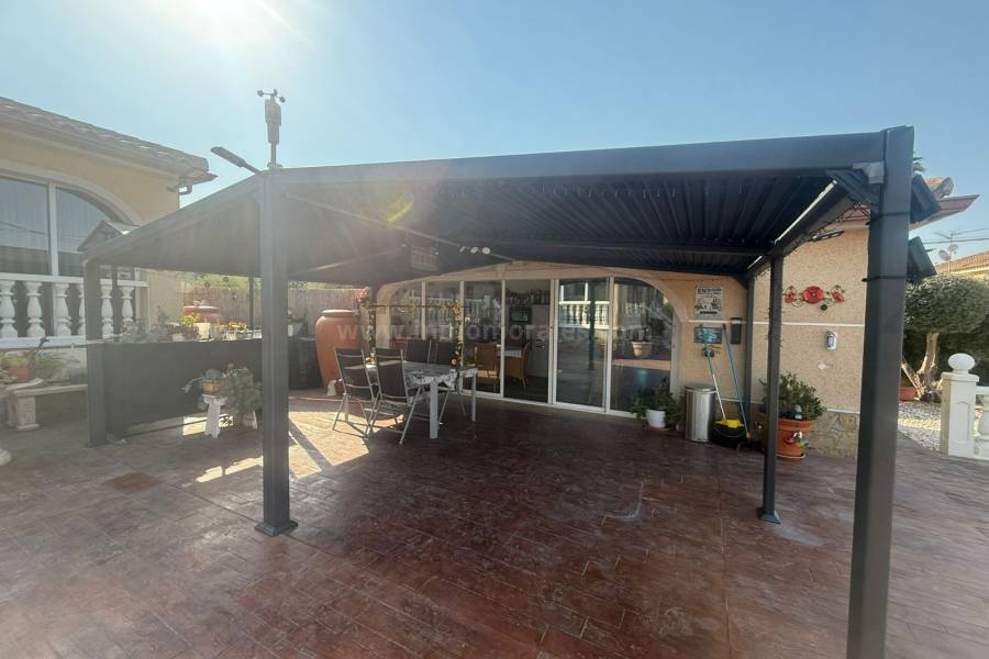 Venta - Villa con anexo - Catral